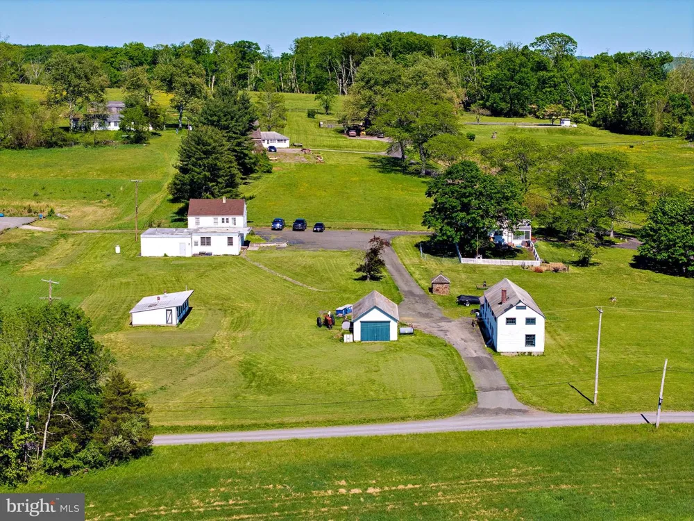 60 HUNTER ROAD Lambertville, NJ 08530