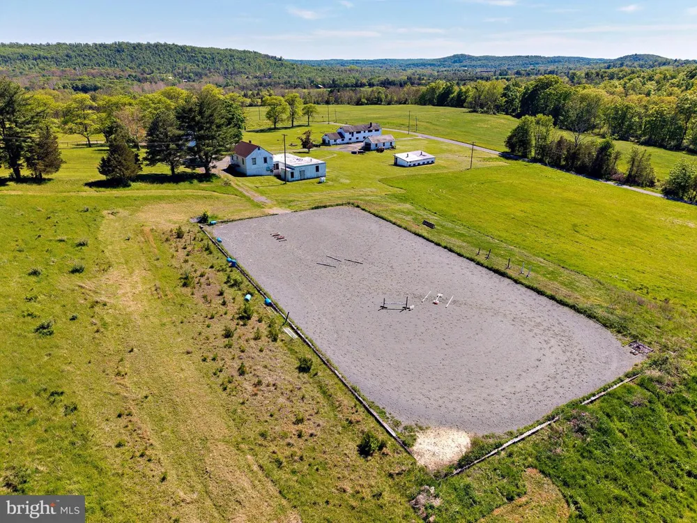 60 HUNTER ROAD Lambertville, NJ 08530