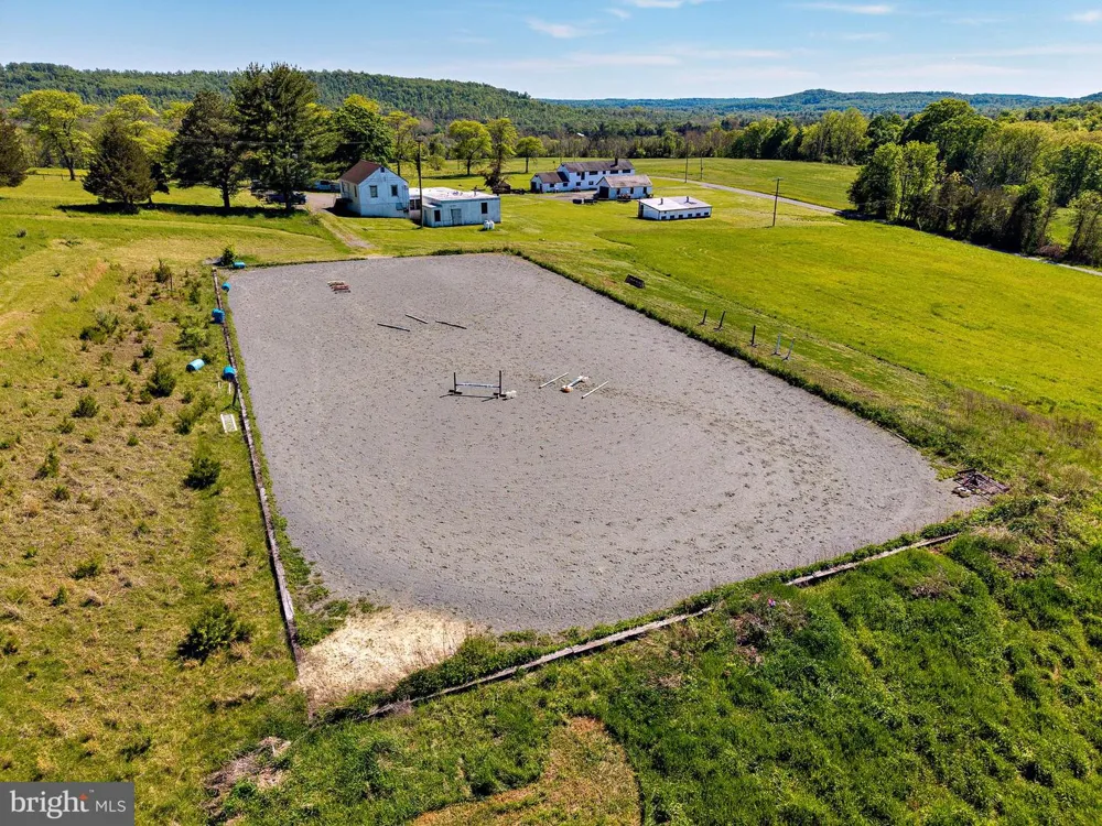 60 HUNTER ROAD Lambertville, NJ 08530