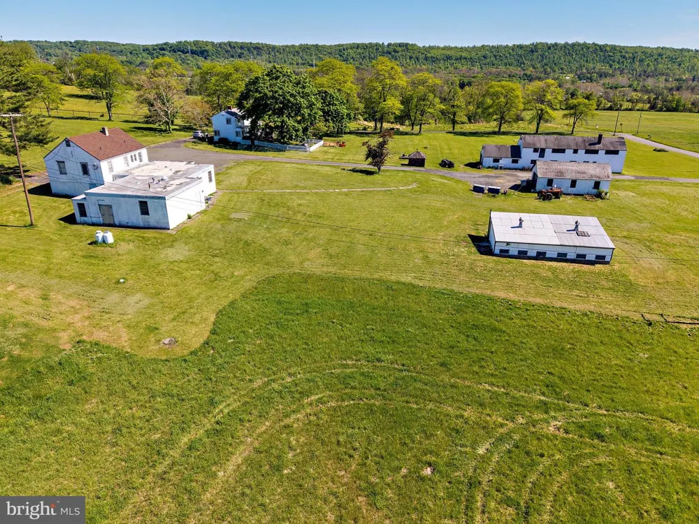60 HUNTER ROAD Lambertville, NJ 08530