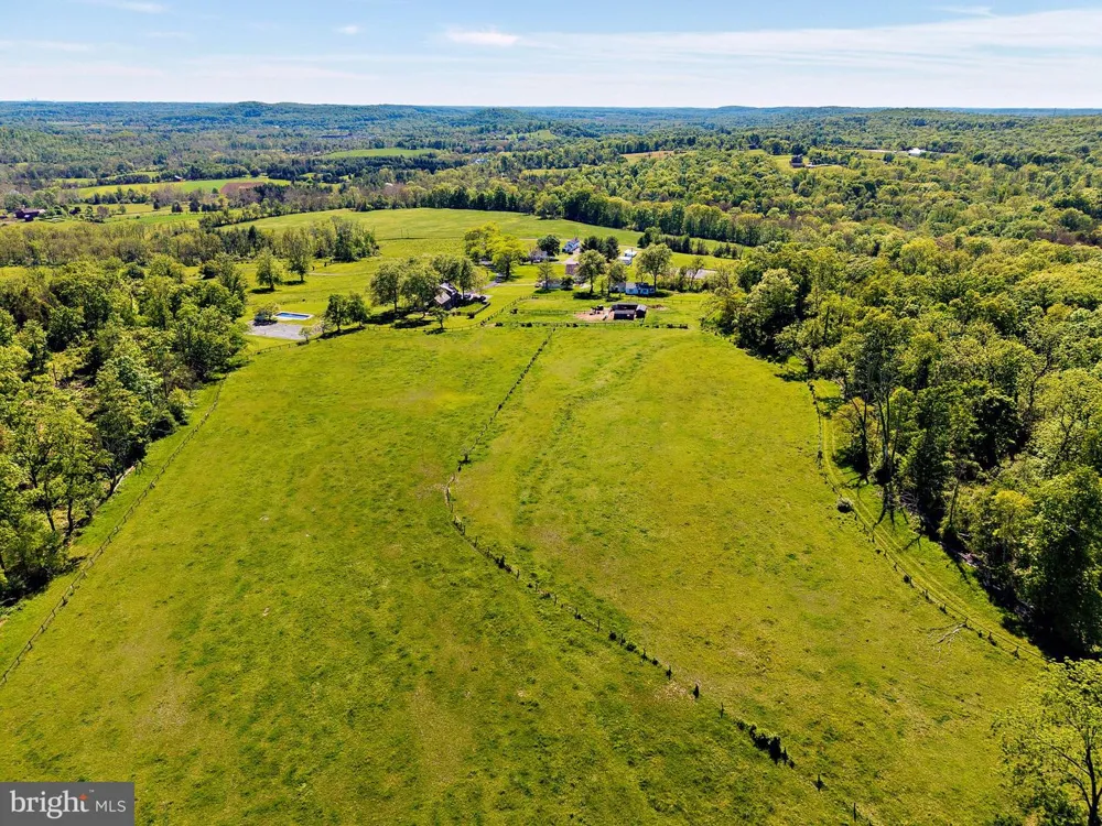 60 HUNTER ROAD Lambertville, NJ 08530