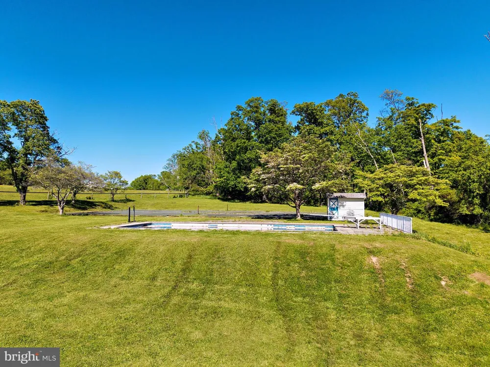 60 HUNTER ROAD Lambertville, NJ 08530