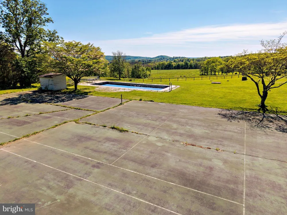 60 HUNTER ROAD Lambertville, NJ 08530