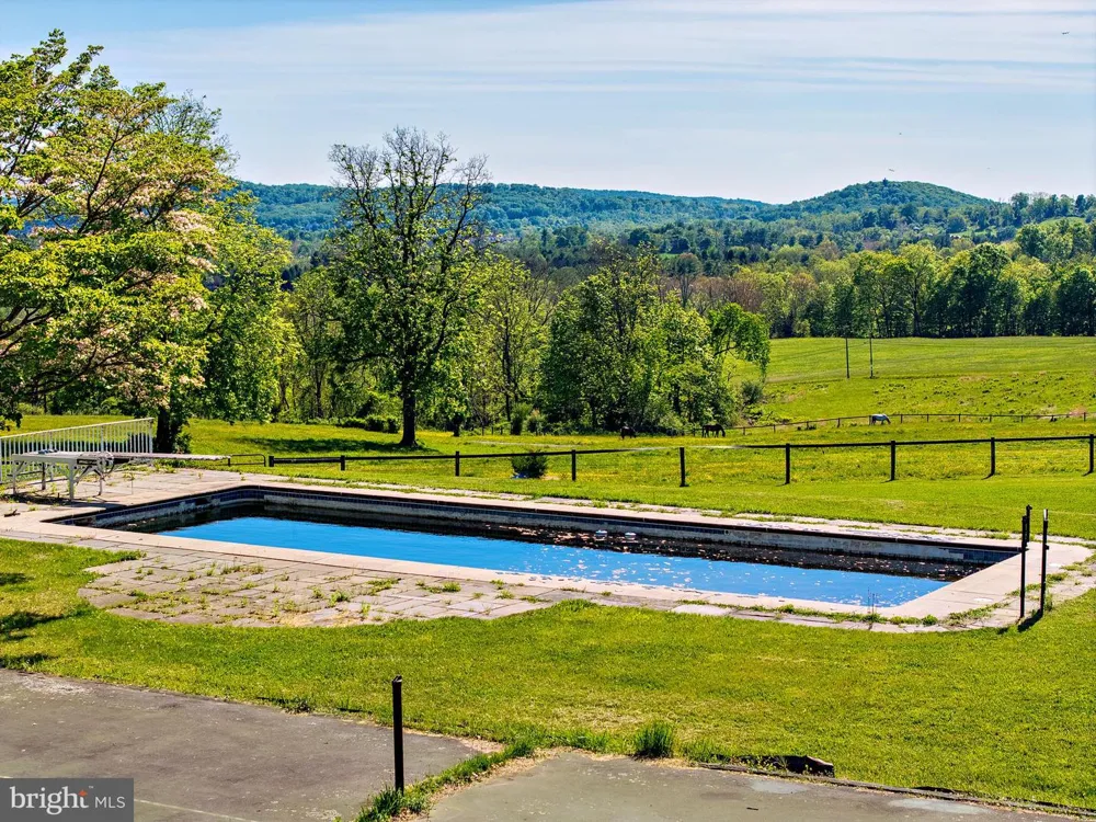 60 HUNTER ROAD Lambertville, NJ 08530