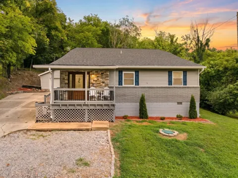 1116 Hitt Ln