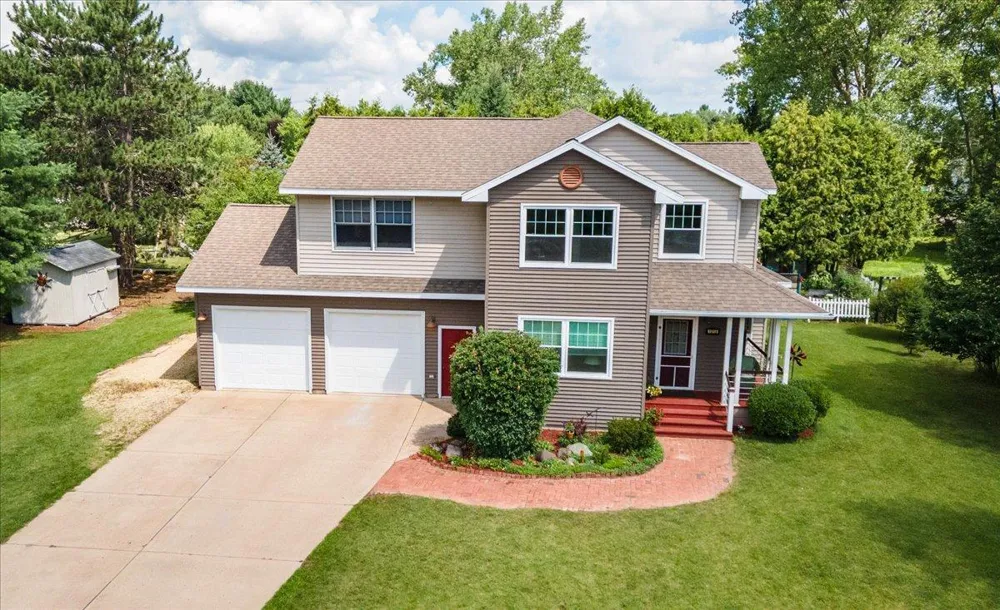1015 Prairie Circle Menomonie, WI 54751