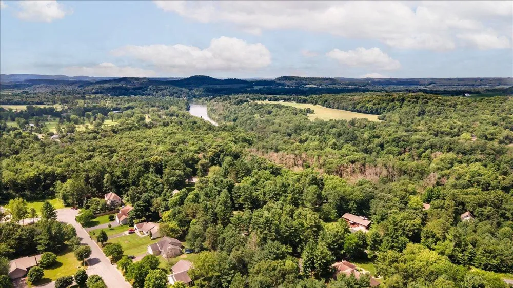 1015 Prairie Circle Menomonie, WI 54751