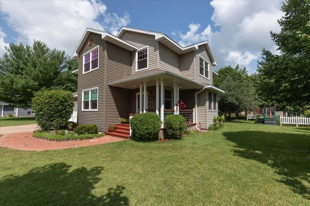 1015 Prairie Circle Menomonie, WI 54751