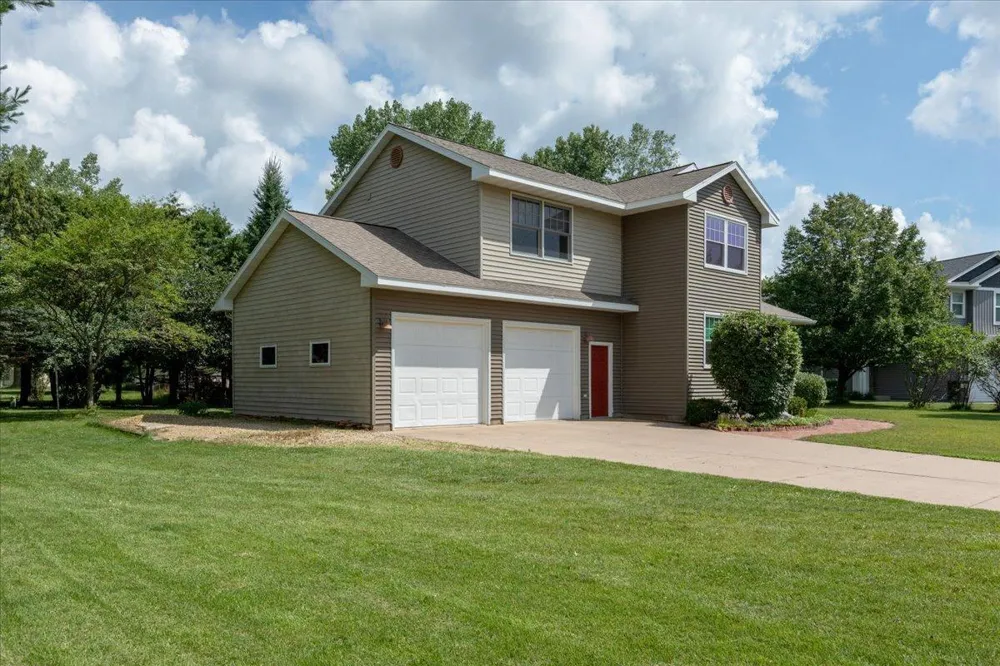 1015 Prairie Circle Menomonie, WI 54751
