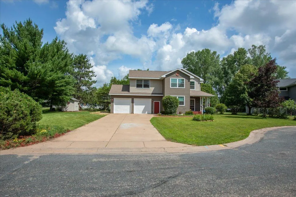 1015 Prairie Circle Menomonie, WI 54751