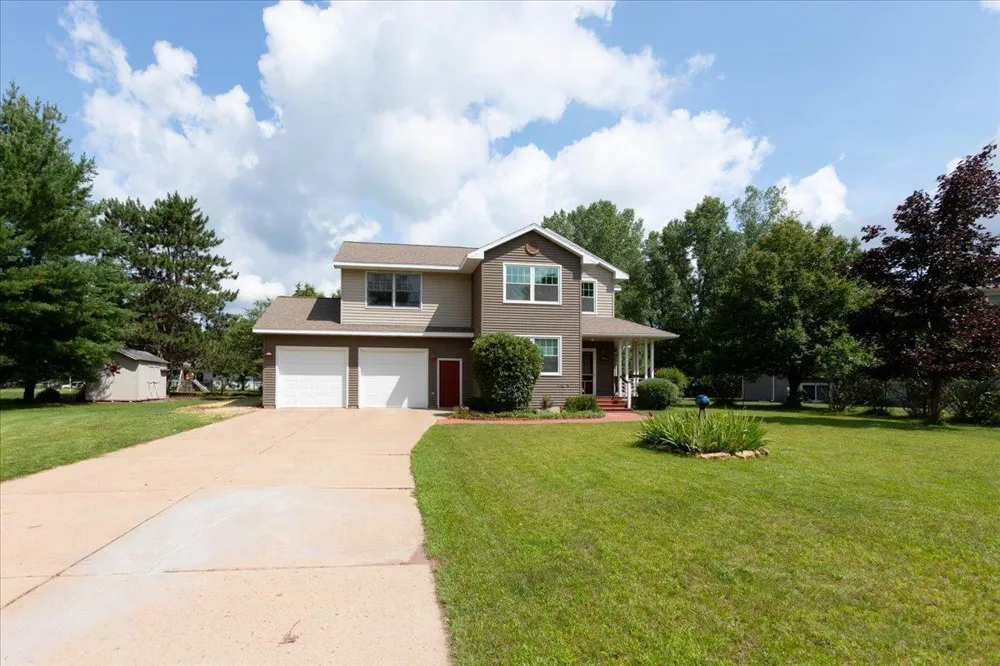 1015 Prairie Circle Menomonie, WI 54751