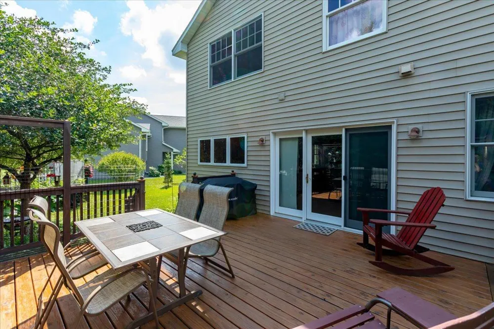 1015 Prairie Circle Menomonie, WI 54751