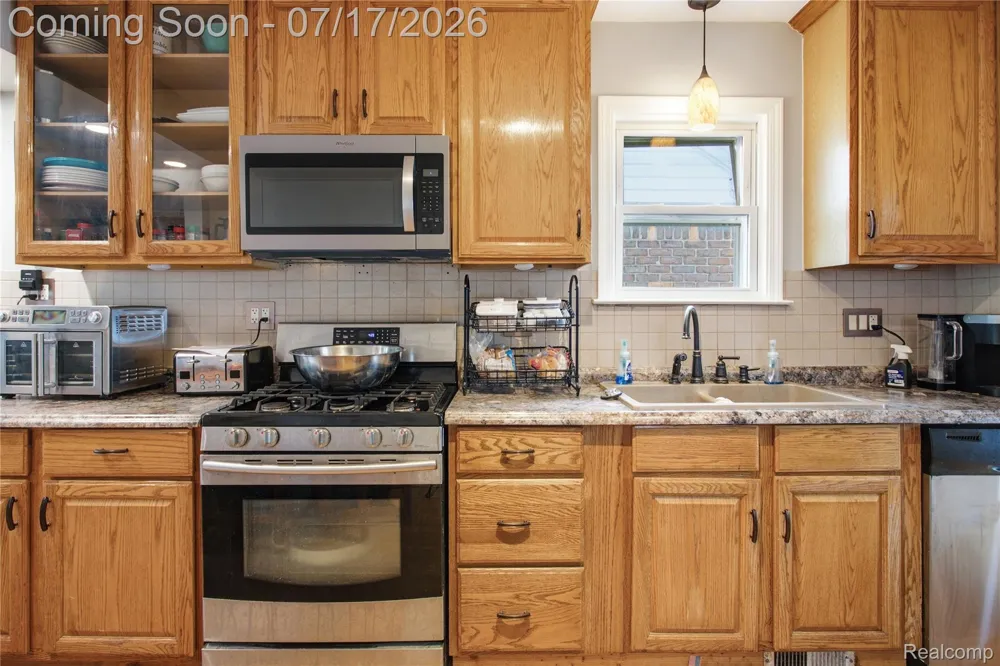 1070 Mollno Street Wyandotte City, MI 48192