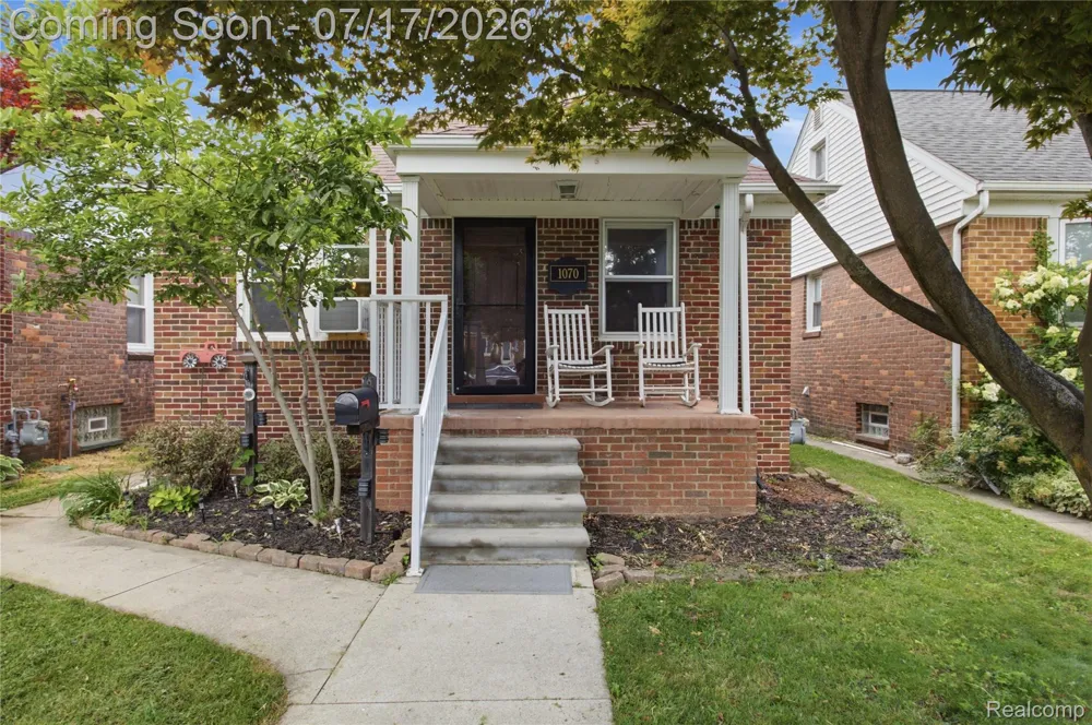 1070 Mollno Street Wyandotte City, MI 48192