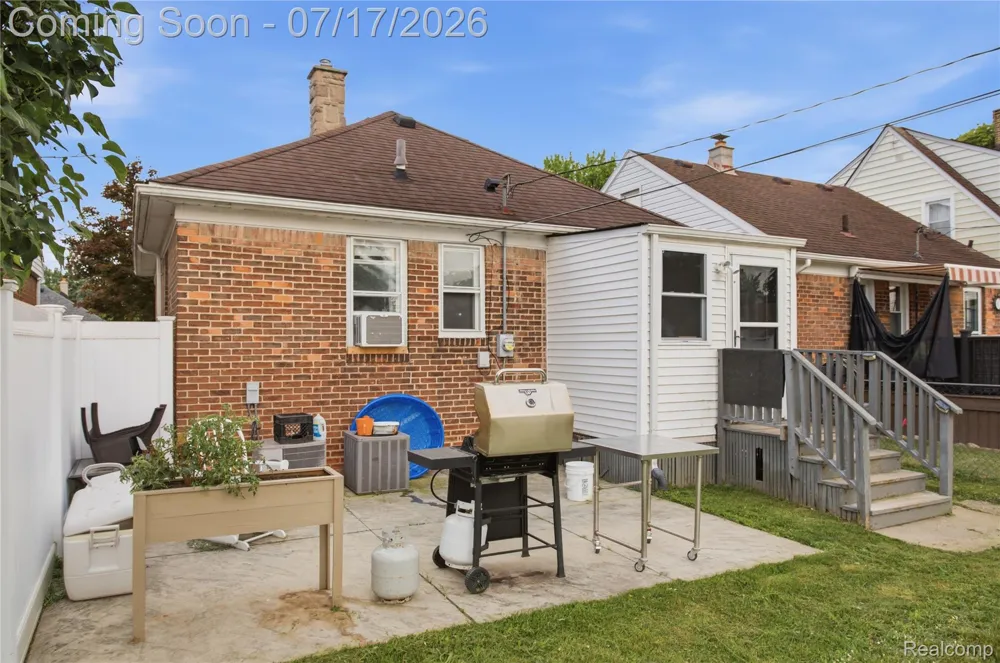 1070 Mollno Street Wyandotte City, MI 48192