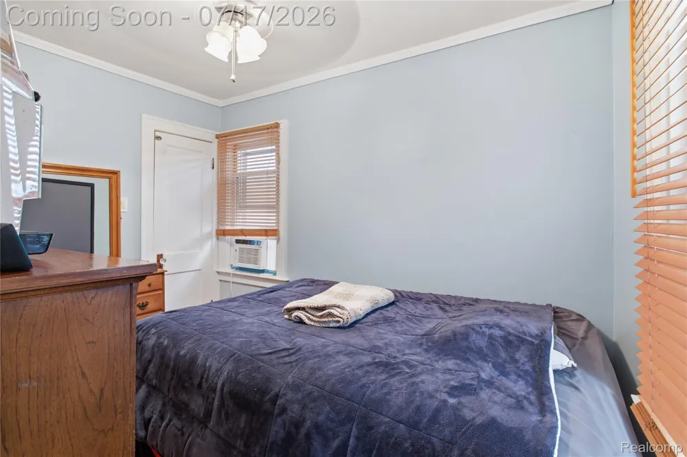 1070 Mollno Street Wyandotte City, MI 48192