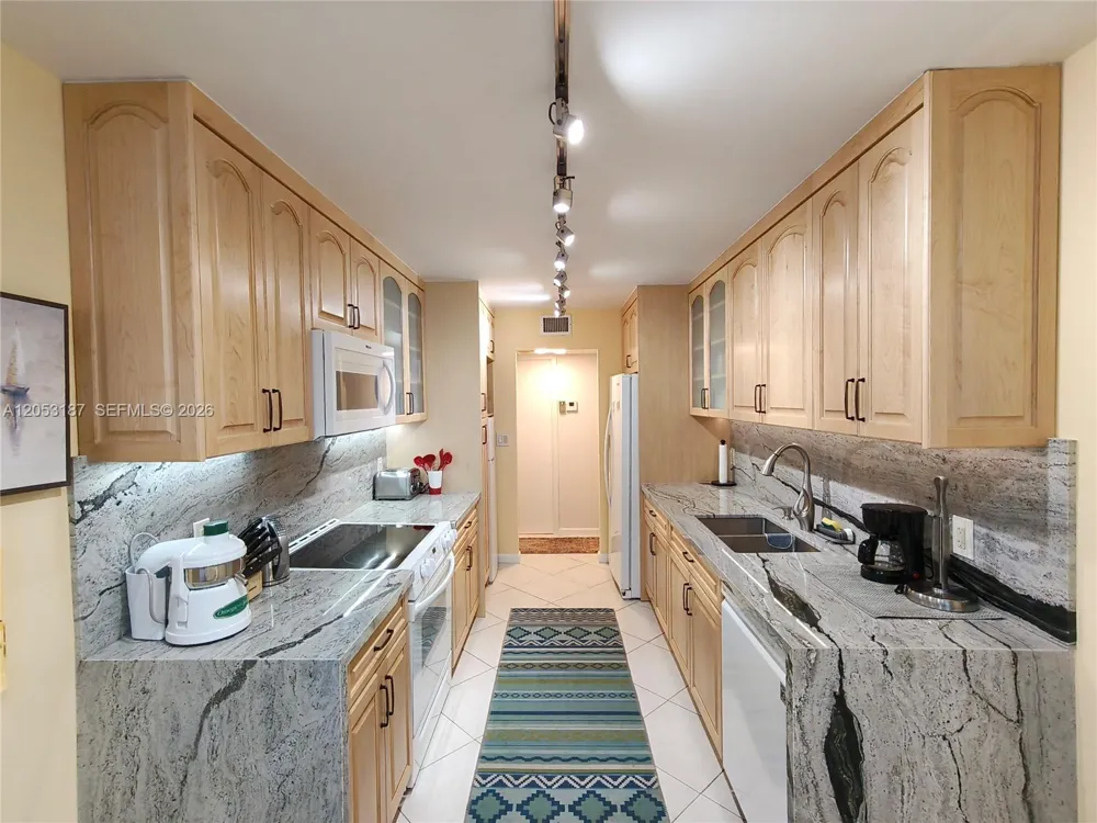 2751 S Ocean Dr #1106S Hollywood, FL 33019