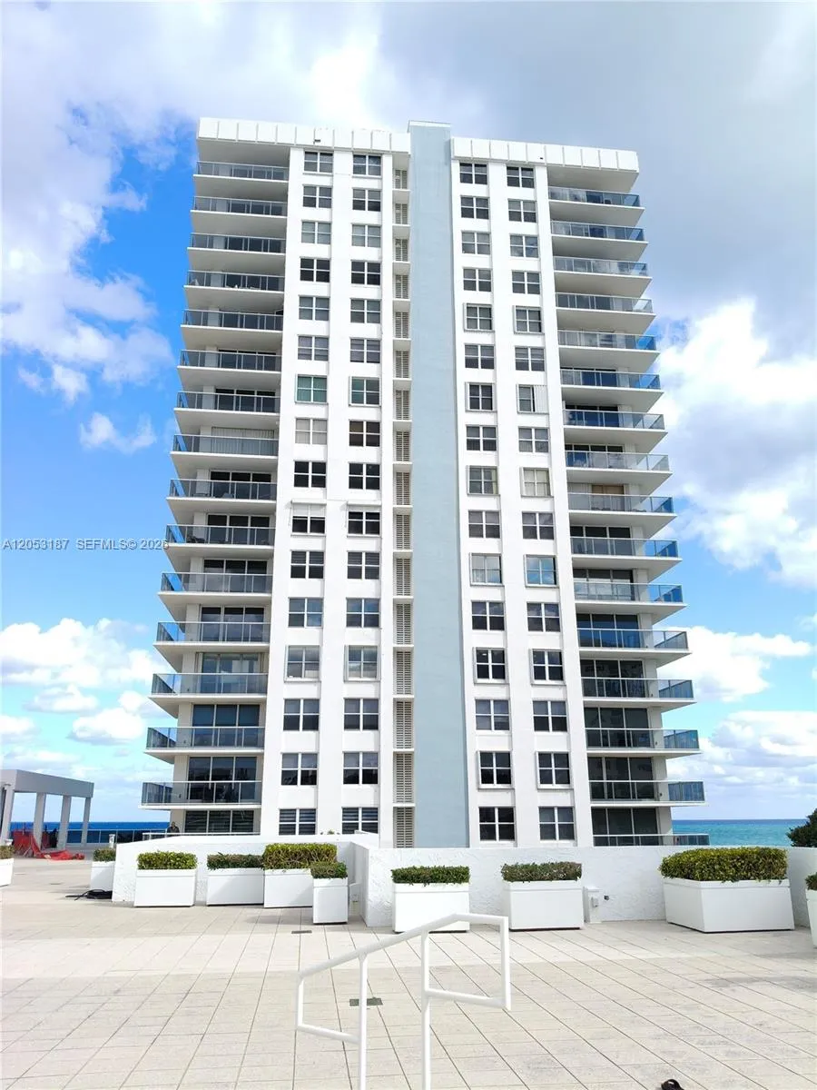 2751 S Ocean Dr #1106S Hollywood, FL 33019