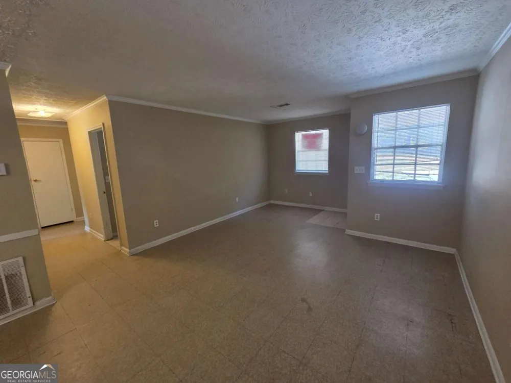 897 A Six Oaks CIR Norcross, GA 30093