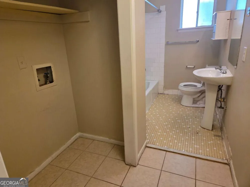 897 A Six Oaks CIR Norcross, GA 30093