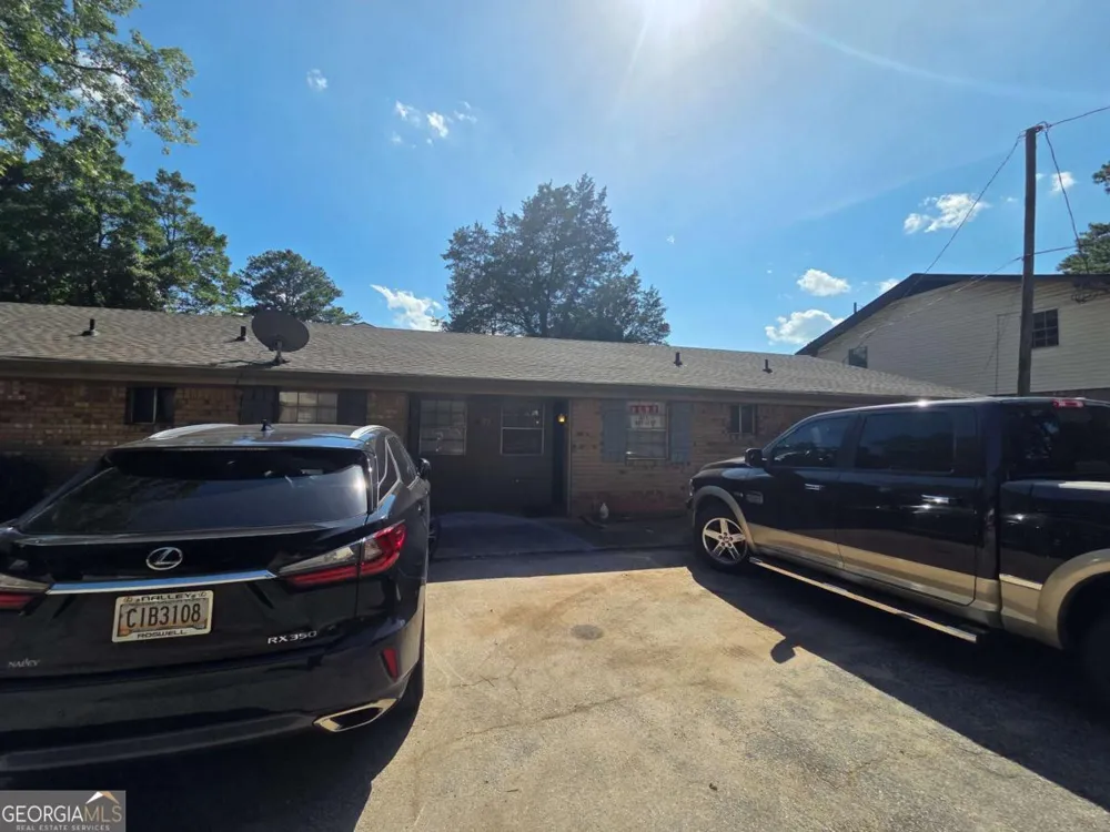 897 A Six Oaks CIR Norcross, GA 30093