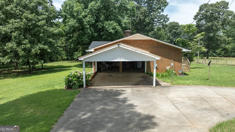 210 Bunch RD Tignall, GA 30668