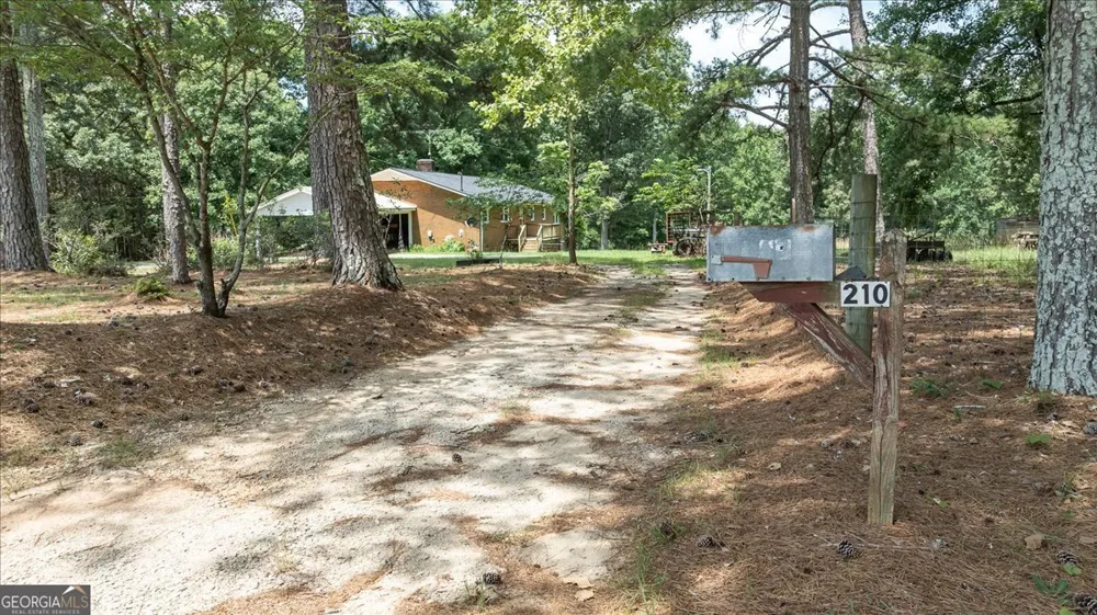 210 Bunch RD Tignall, GA 30668