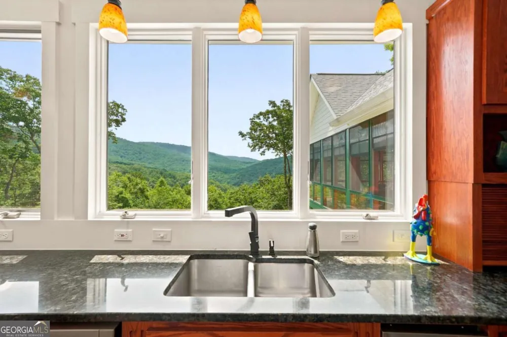 714 Clearview DR Talking Rock, GA 30175