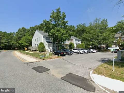 4808 HAWTHORNE LANE