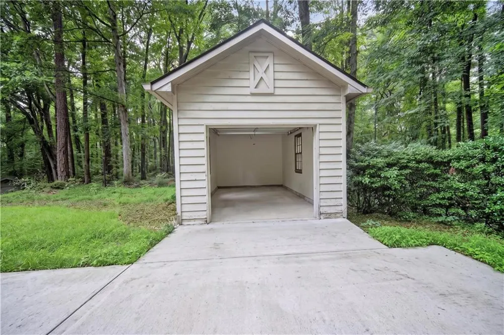 1955 Branchwood Court Snellville, GA 30078