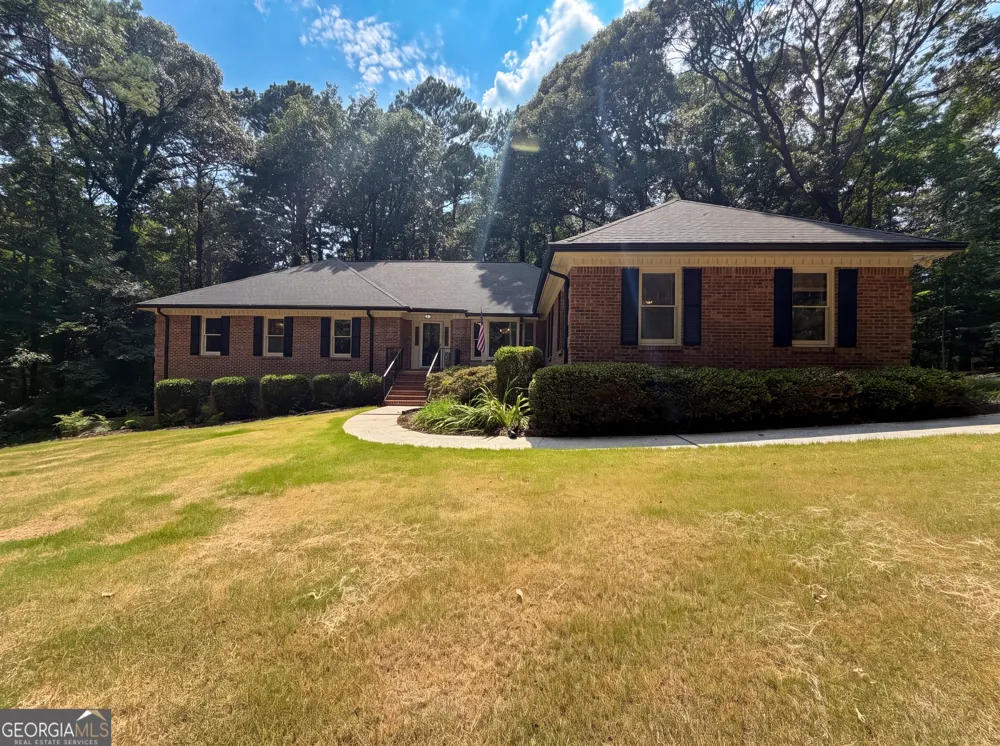 120 Oxford LN Fayetteville, GA 30215