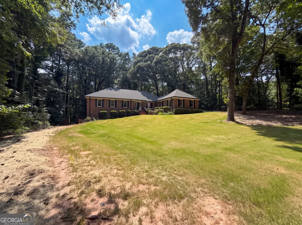 120 Oxford LN Fayetteville, GA 30215