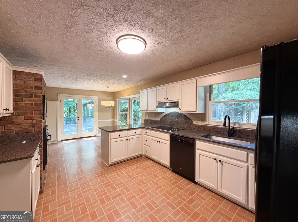 120 Oxford LN Fayetteville, GA 30215