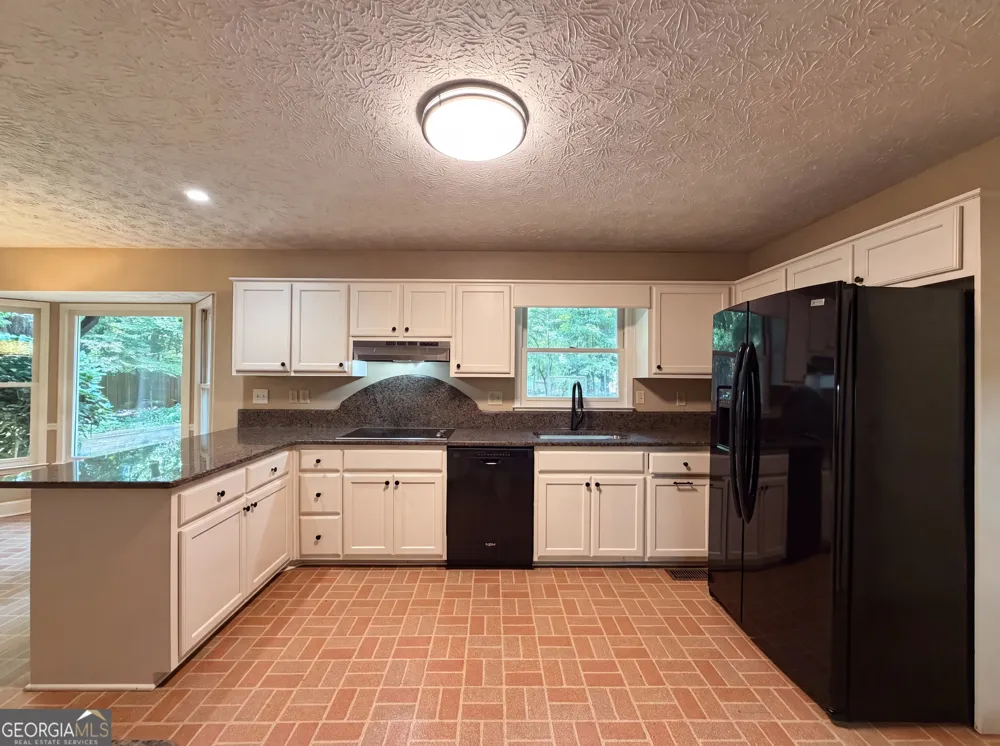 120 Oxford LN Fayetteville, GA 30215
