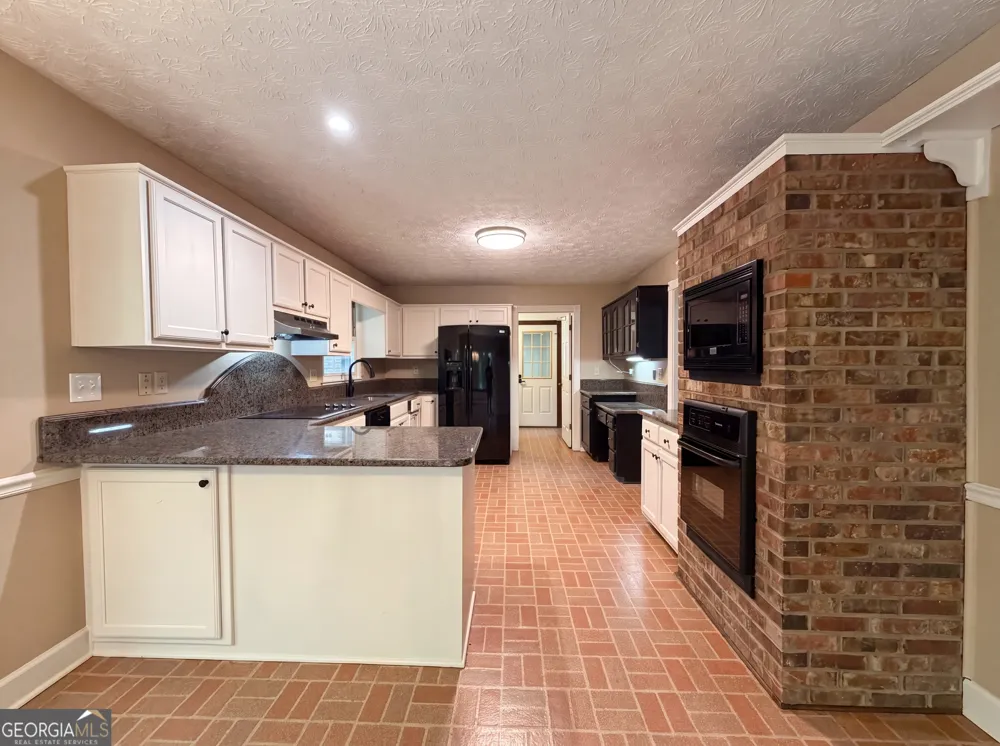 120 Oxford LN Fayetteville, GA 30215