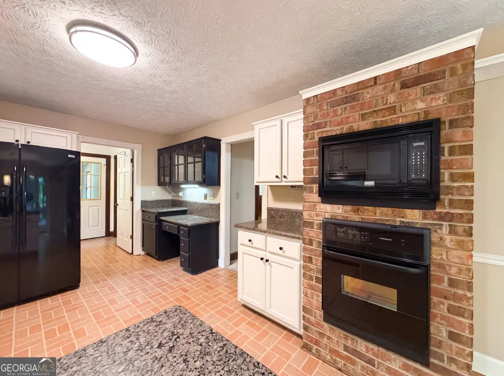 120 Oxford LN Fayetteville, GA 30215