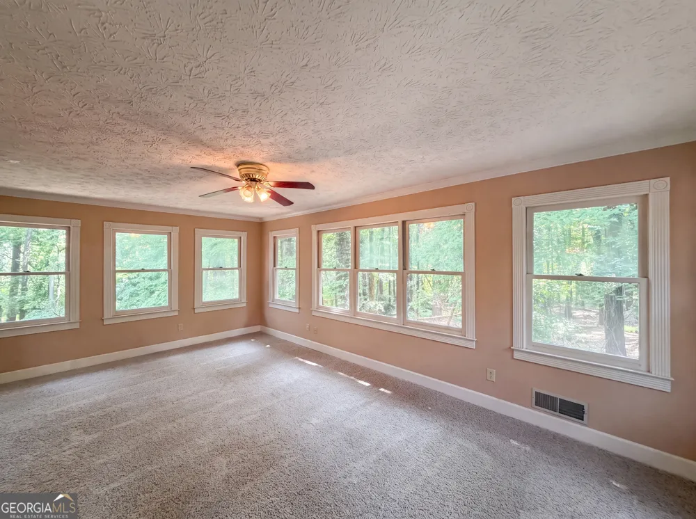 120 Oxford LN Fayetteville, GA 30215