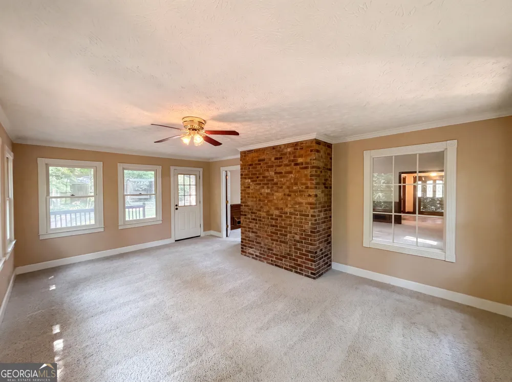 120 Oxford LN Fayetteville, GA 30215