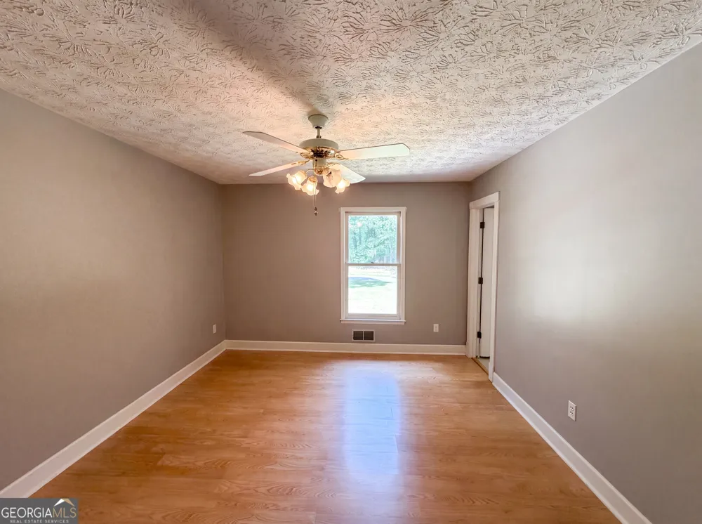 120 Oxford LN Fayetteville, GA 30215