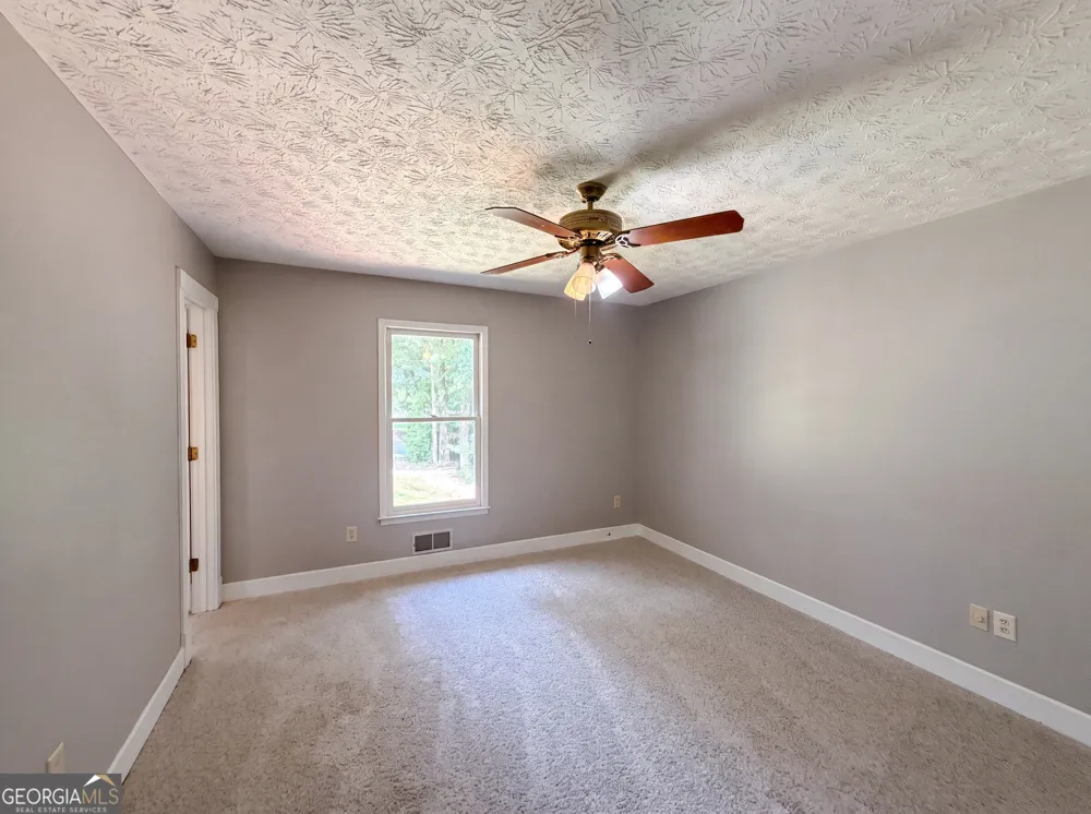 120 Oxford LN Fayetteville, GA 30215