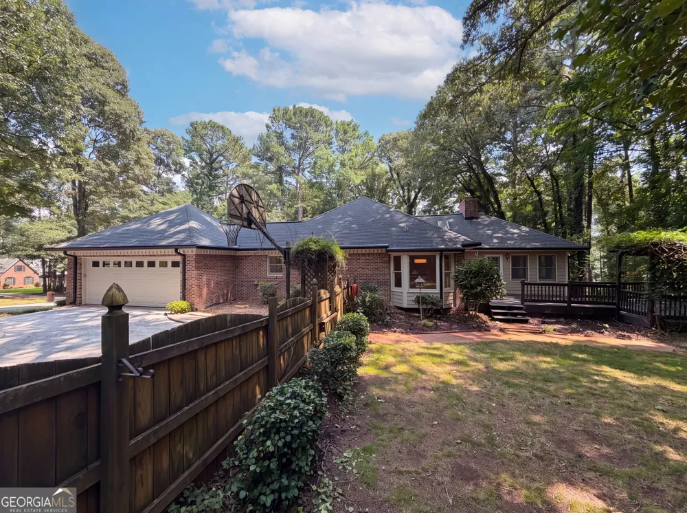 120 Oxford LN Fayetteville, GA 30215