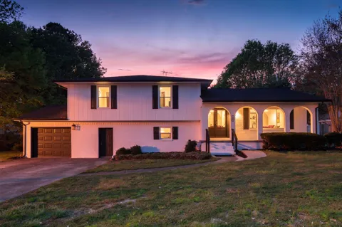 157 Mapleton Drive NW