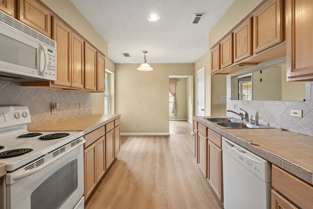 208 Settlers Ridge Bertram, TX 78605