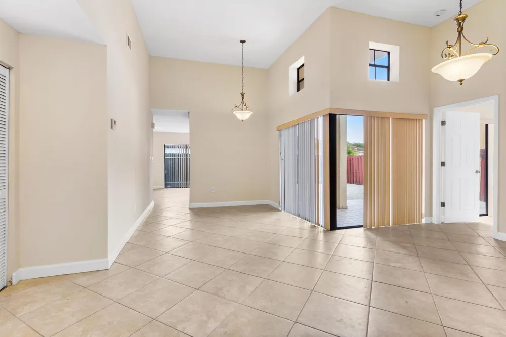 8871 SW 6th Street Miami, FL 33174
