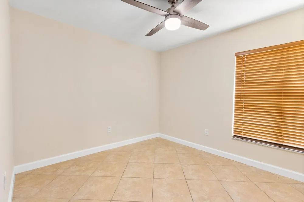 8871 SW 6th Street Miami, FL 33174