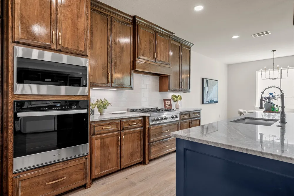 1025 Galaxy Woodway, TX 76712