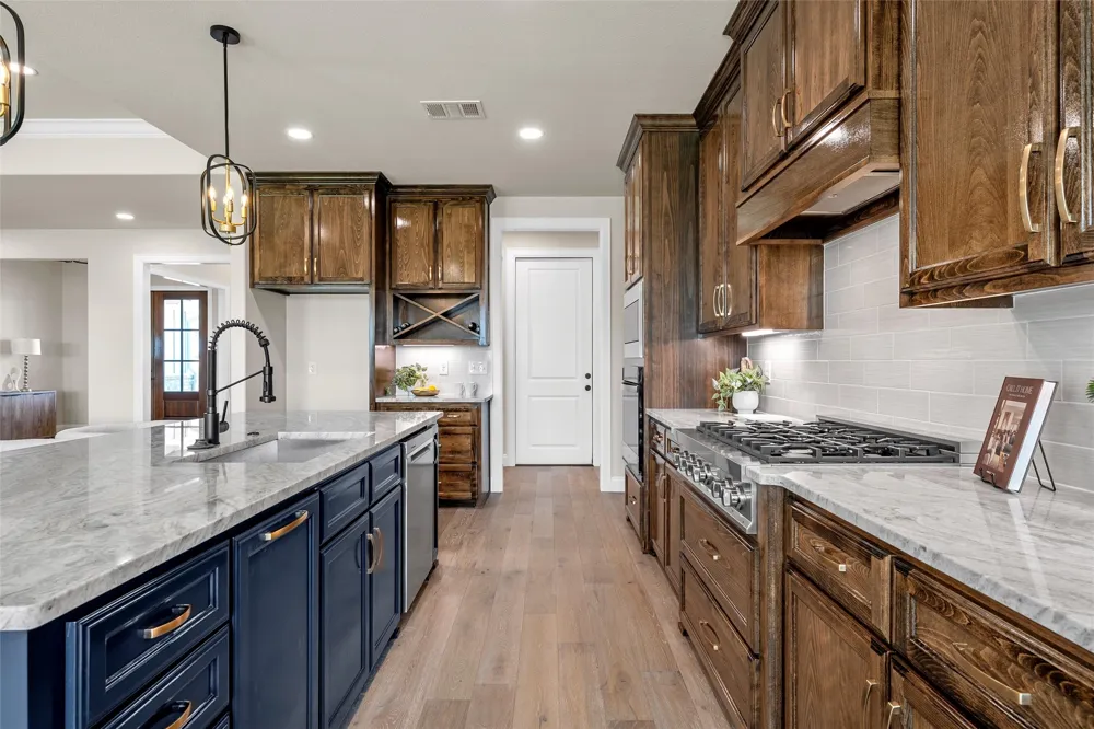 1025 Galaxy Woodway, TX 76712