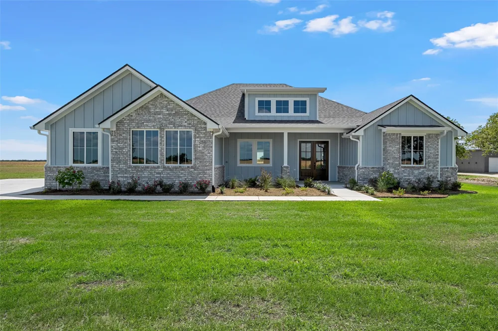 1025 Galaxy Woodway, TX 76712