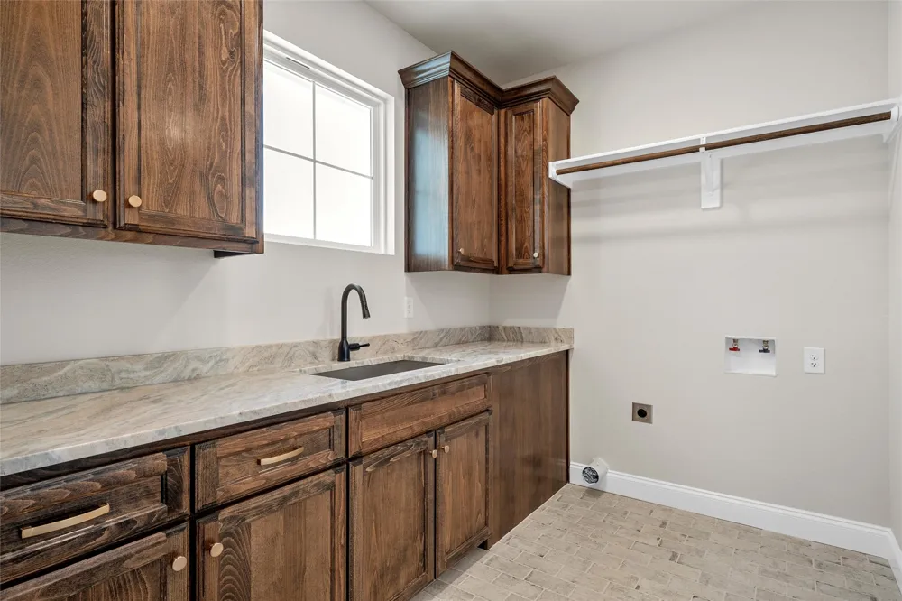 1025 Galaxy Woodway, TX 76712