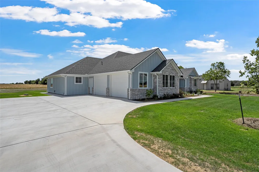 1025 Galaxy Woodway, TX 76712